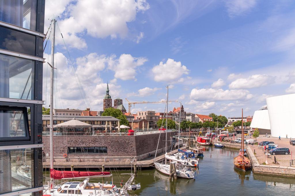 Hochwertige Apartments Im Stralsunder Hafen Bagian luar foto