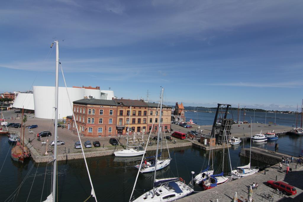 Hochwertige Apartments Im Stralsunder Hafen Bagian luar foto