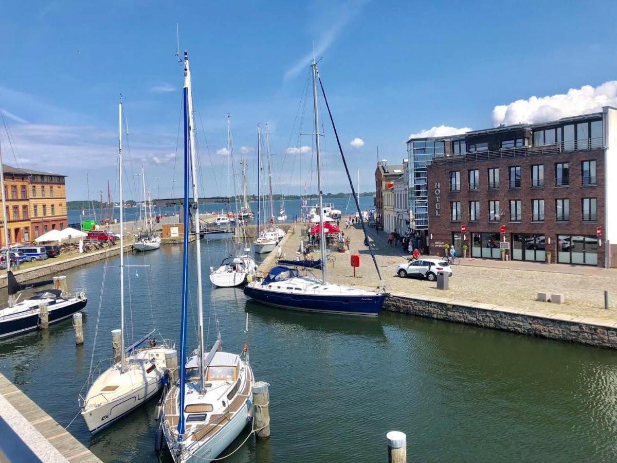 Hochwertige Apartments Im Stralsunder Hafen Bagian luar foto